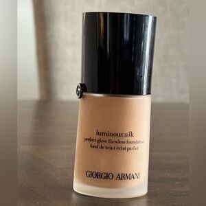 Giorgio Armani Luminous Silk Foundation
